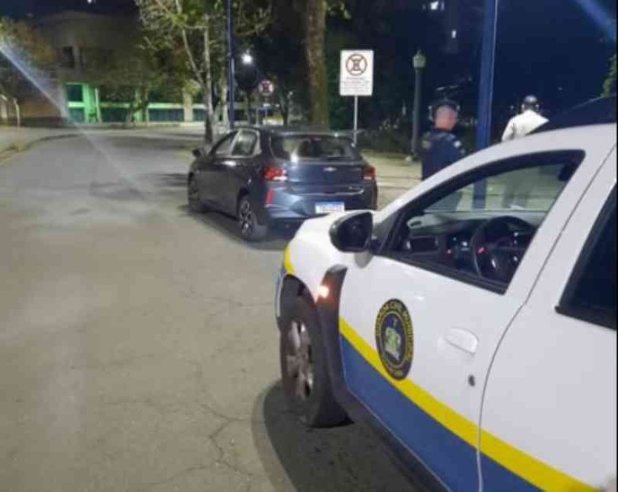 Dois motoristas são presos por embriaguez ao volante