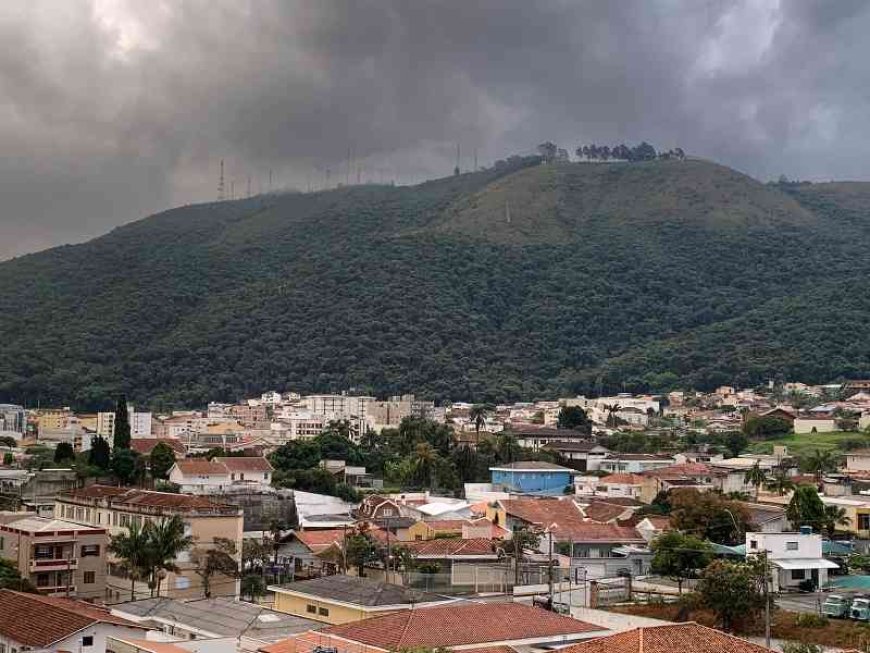 Primavera chega a Poços com frente fria e chuvas