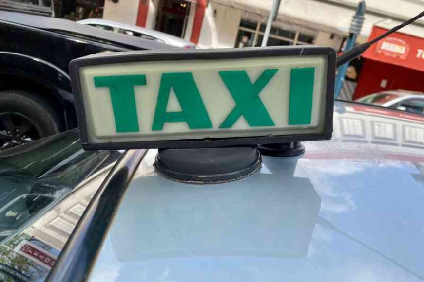 Prefeitura admite que não há fiscalização em pontos de táxi