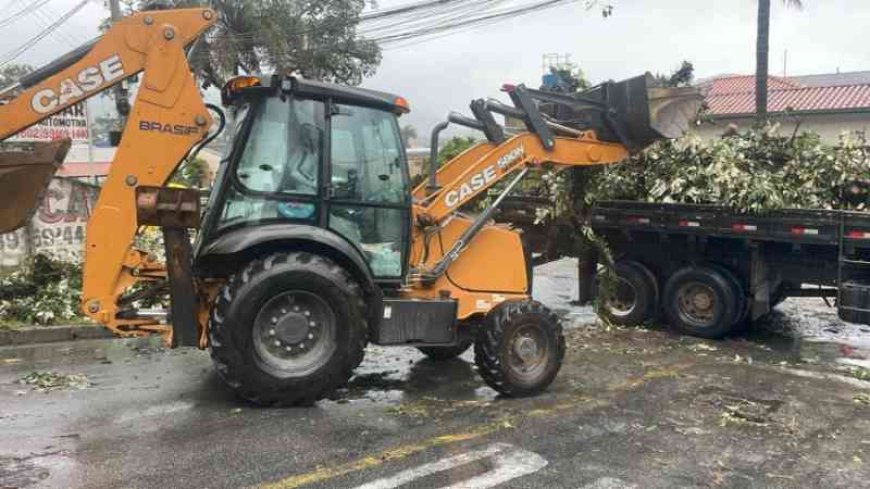 Chuvas fortes provocam estragos em Poços de Caldas