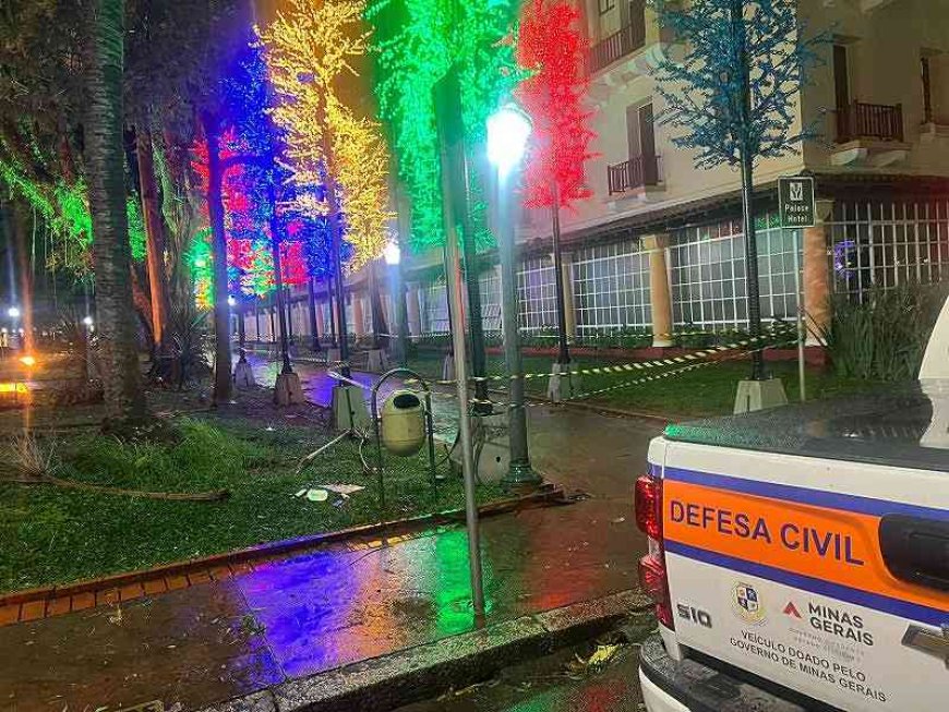 Chuvas fortes provocam estragos em Poços de Caldas