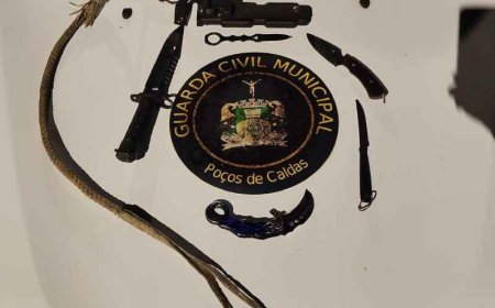 Motorista de aplicativo é preso com arsenal de armas brancas