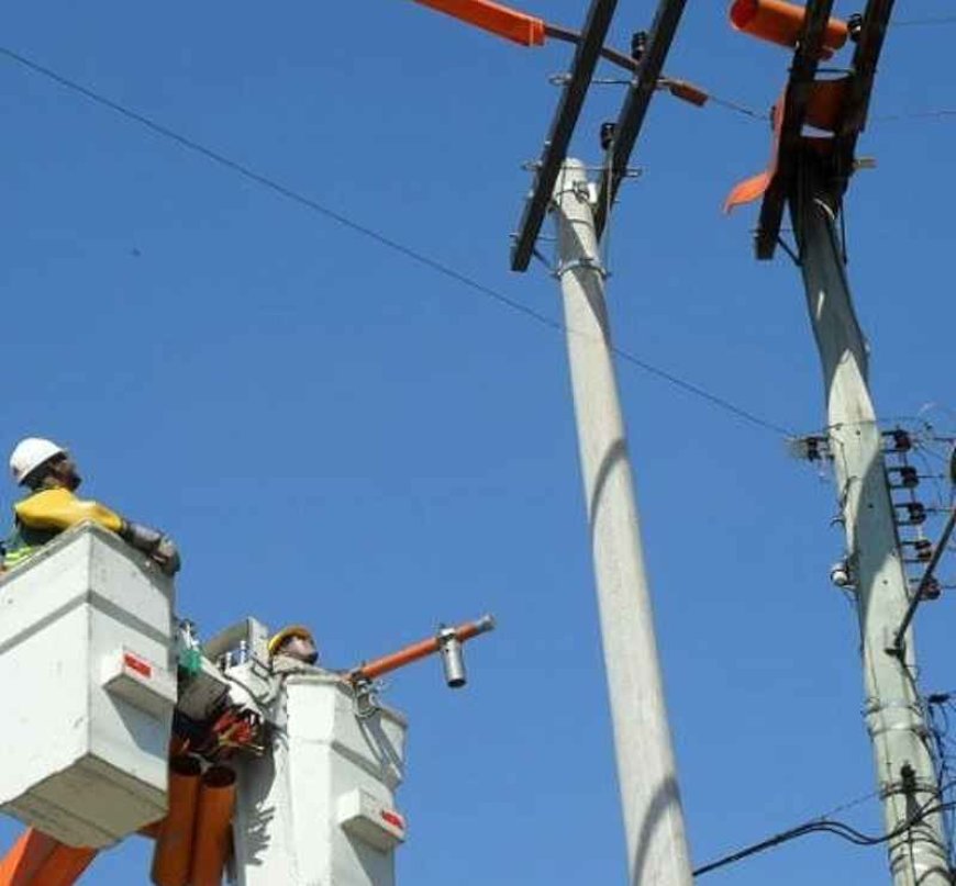 Curto circuito deixa 10 mil unidades sem energia na Zona Oeste