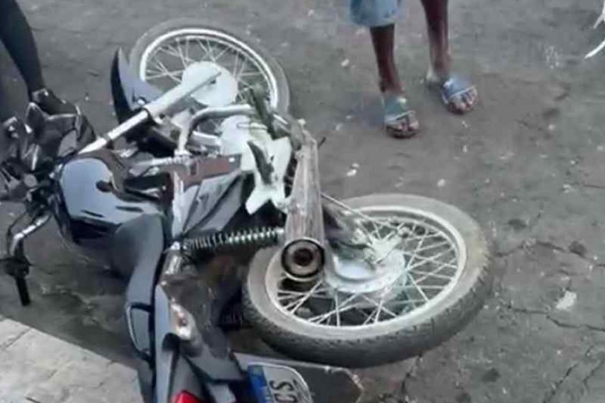 Vítima reage e impede furto de motocicleta no Centro de Caldas