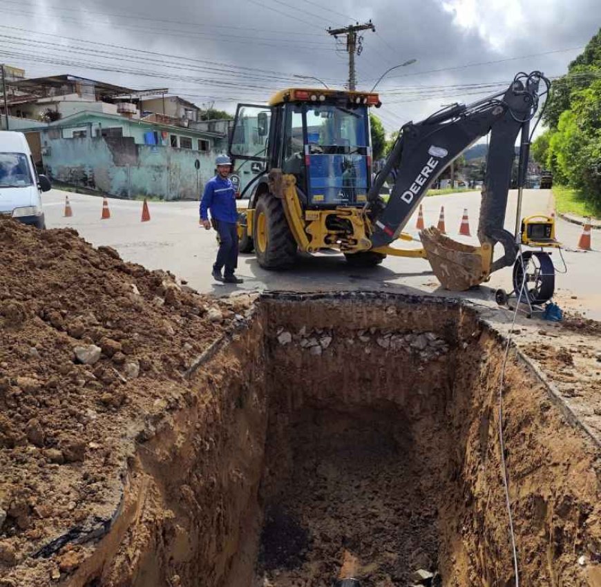 Manutenção emergencial no esgoto interdita trecho da Avenida Saul do Prado Brandão