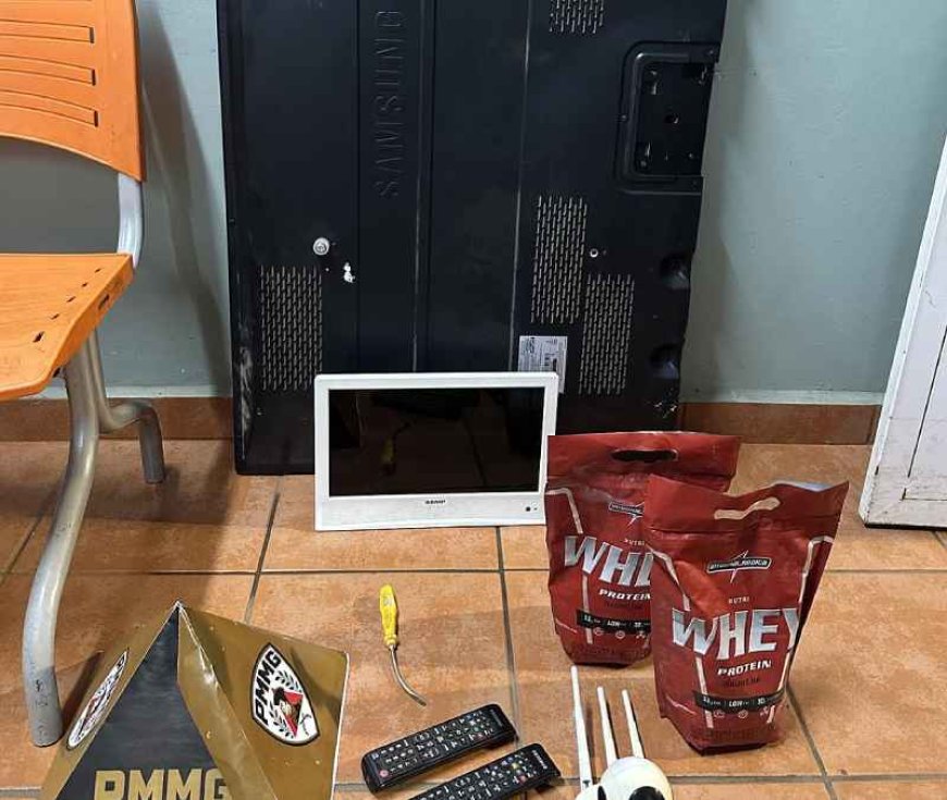 Homem é preso após ser flagrado carregando televisão nas costas