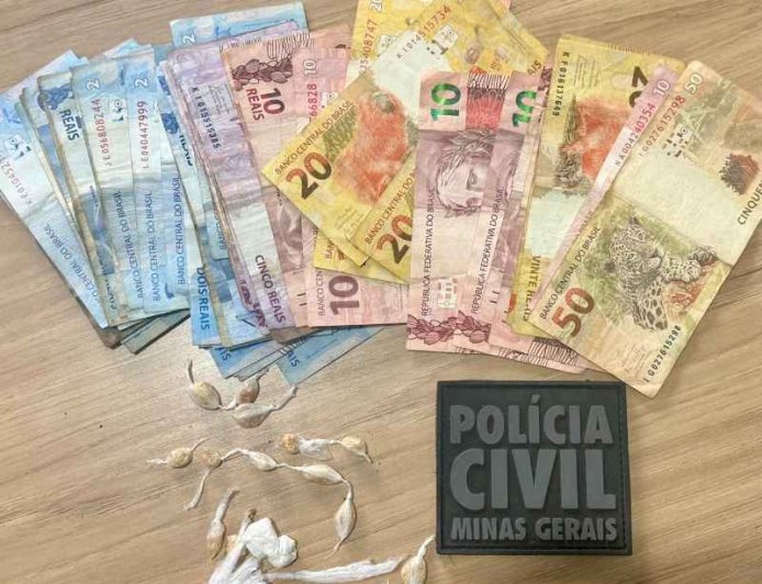 Polícia cumpre mandado de busca e apreensão em casa de adolescente