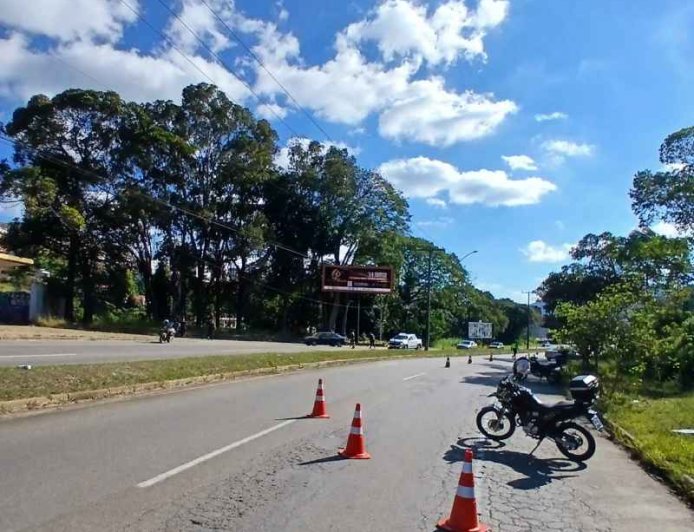 Operação fiscaliza 110 veículos e remove sete por irregularidades