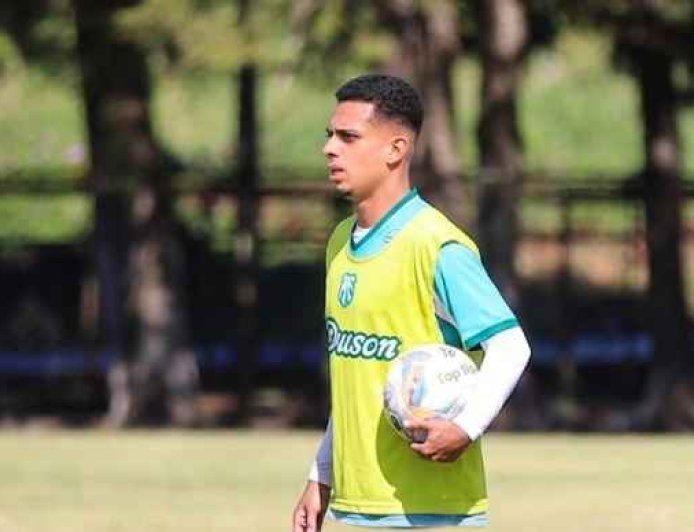 Caldense anuncia meia Coutinho e dispensa cinco jogadores
