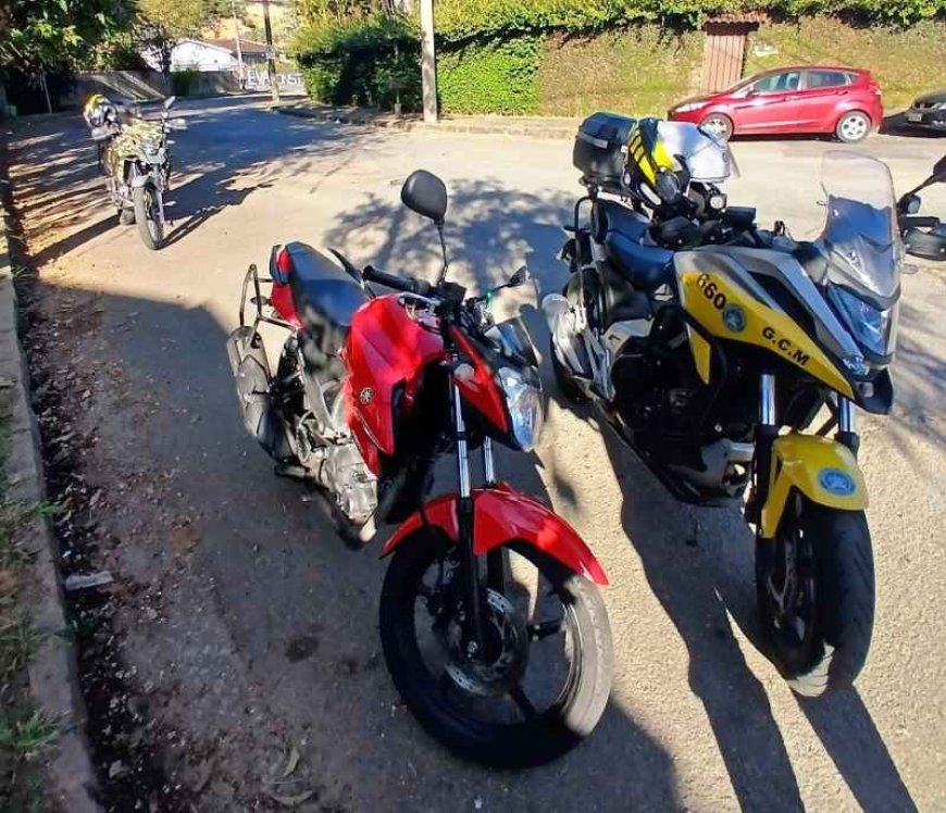 GM apreende moto após denúncia de tráfico de drogas