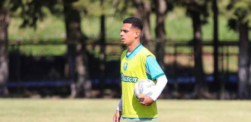 Caldense anuncia meia Coutinho e dispensa cinco jogadores