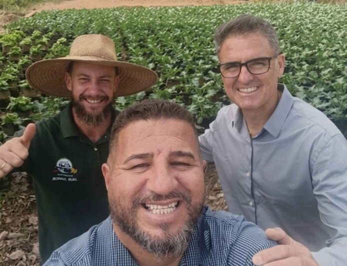 Produtor de Poços cria método que cultiva brócolis na areia