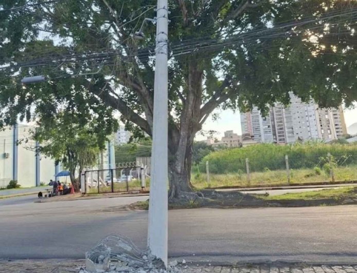 Carreta atinge poste e deixa mais de 5 mil sem energia em Poços