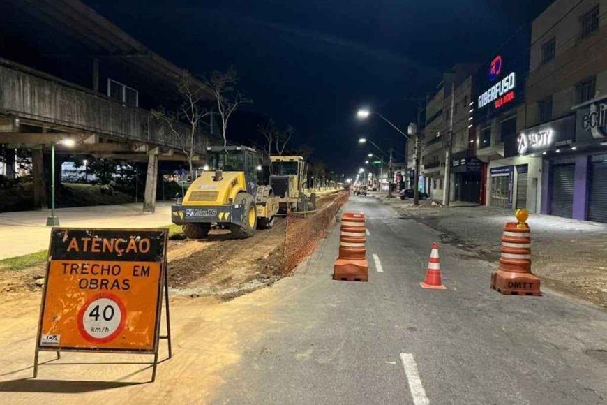 Avenida João Pinheiro tem primeira noite de obras noturnas