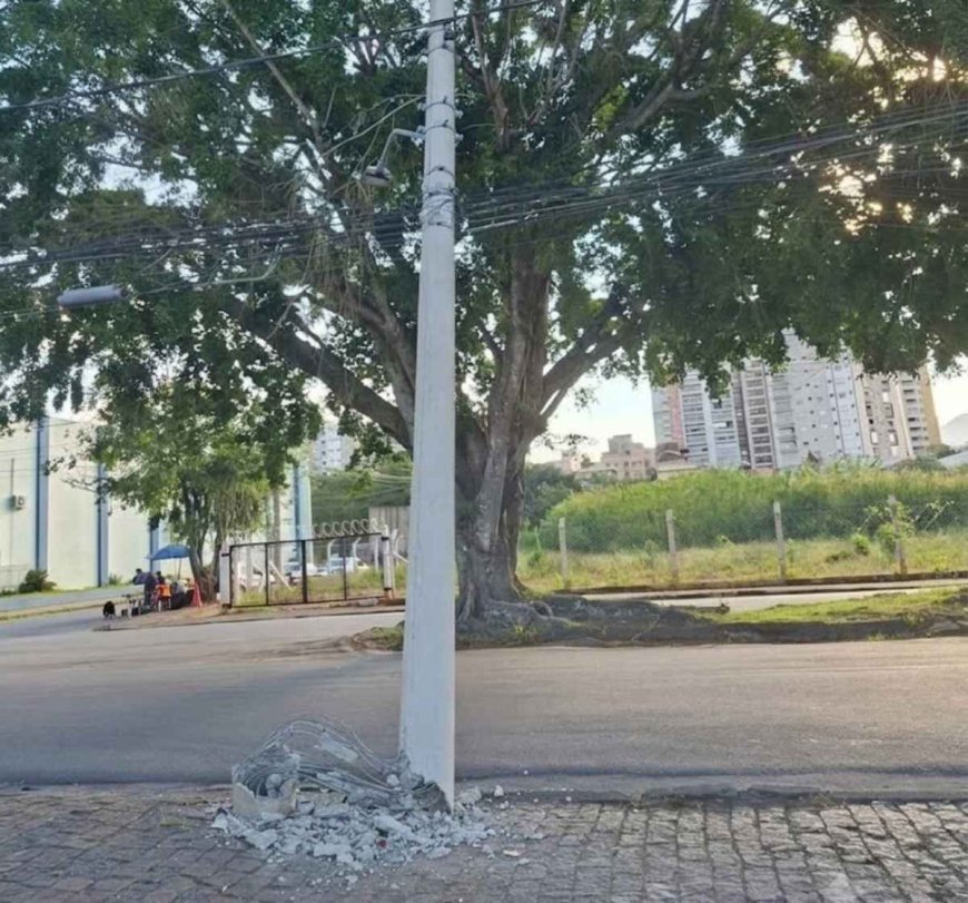 Carreta atinge poste e deixa mais de 5 mil sem energia em Poços
